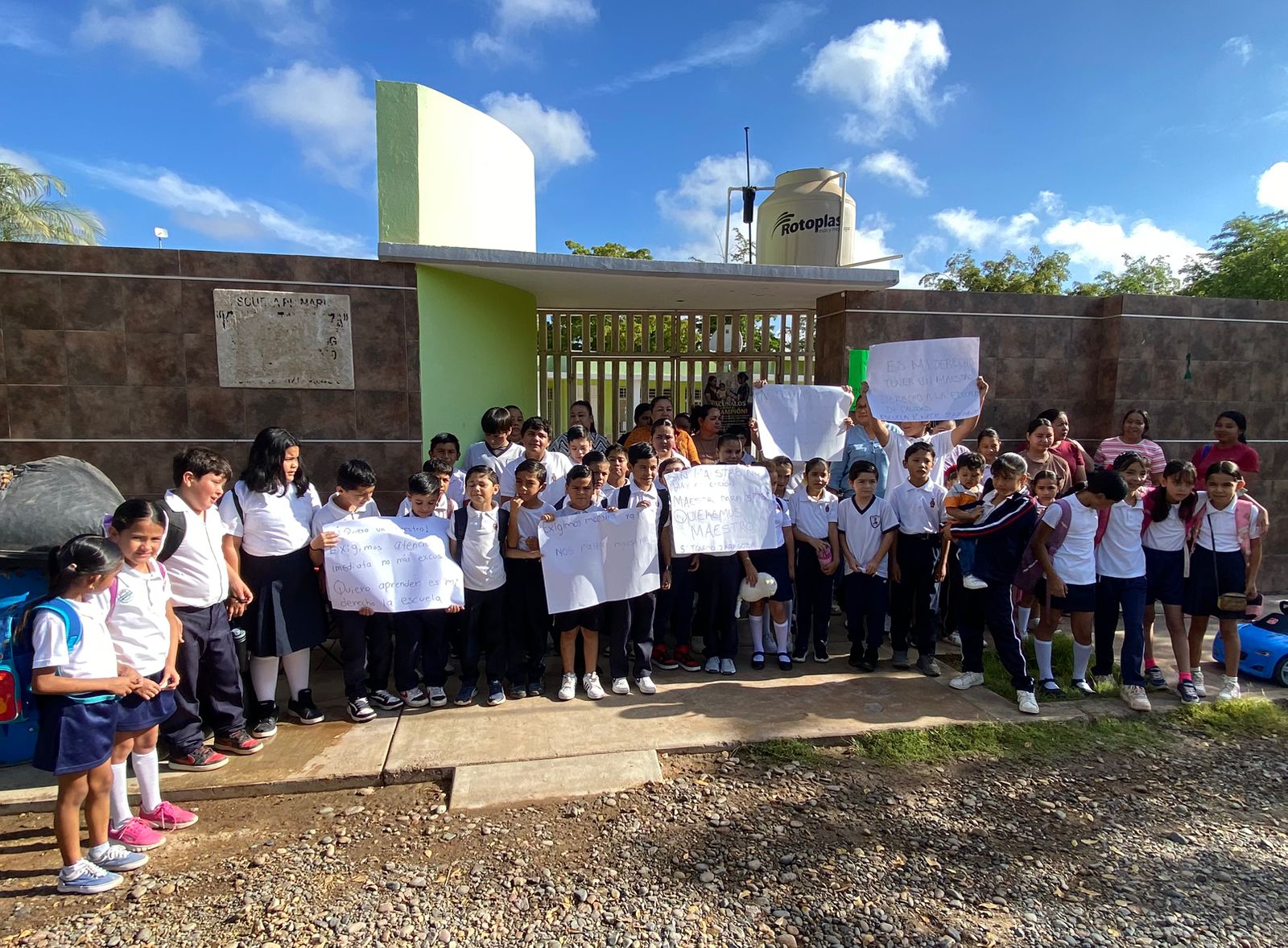 Padres cierran Primaria en la comunidad de Buenavista, Guasave, ¡por falta de maestros!