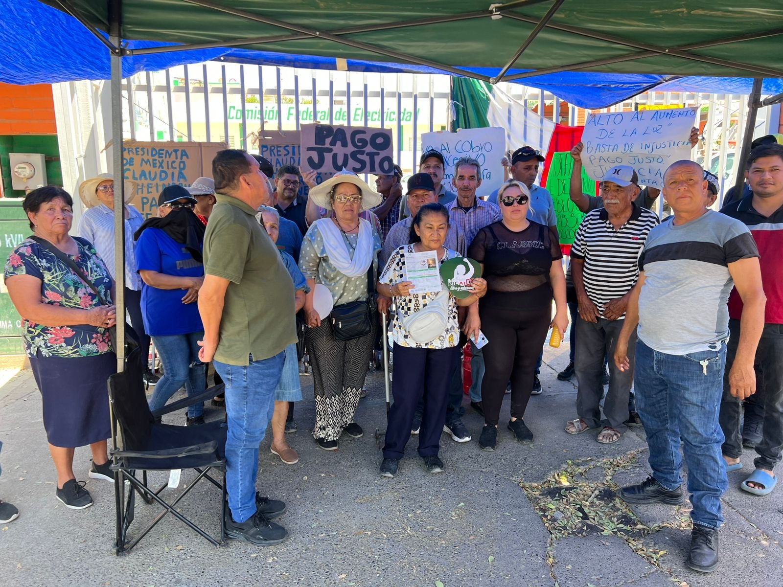Escala conflicto en CFE en Guasave; manifestantes denuncian presiones tras toma de oficinas